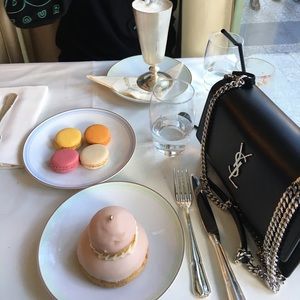 Meet your Posher, Noor